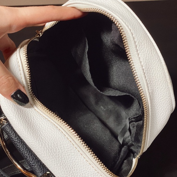 Guess Convertible Backpack PU Leather - Picture 7 of 7